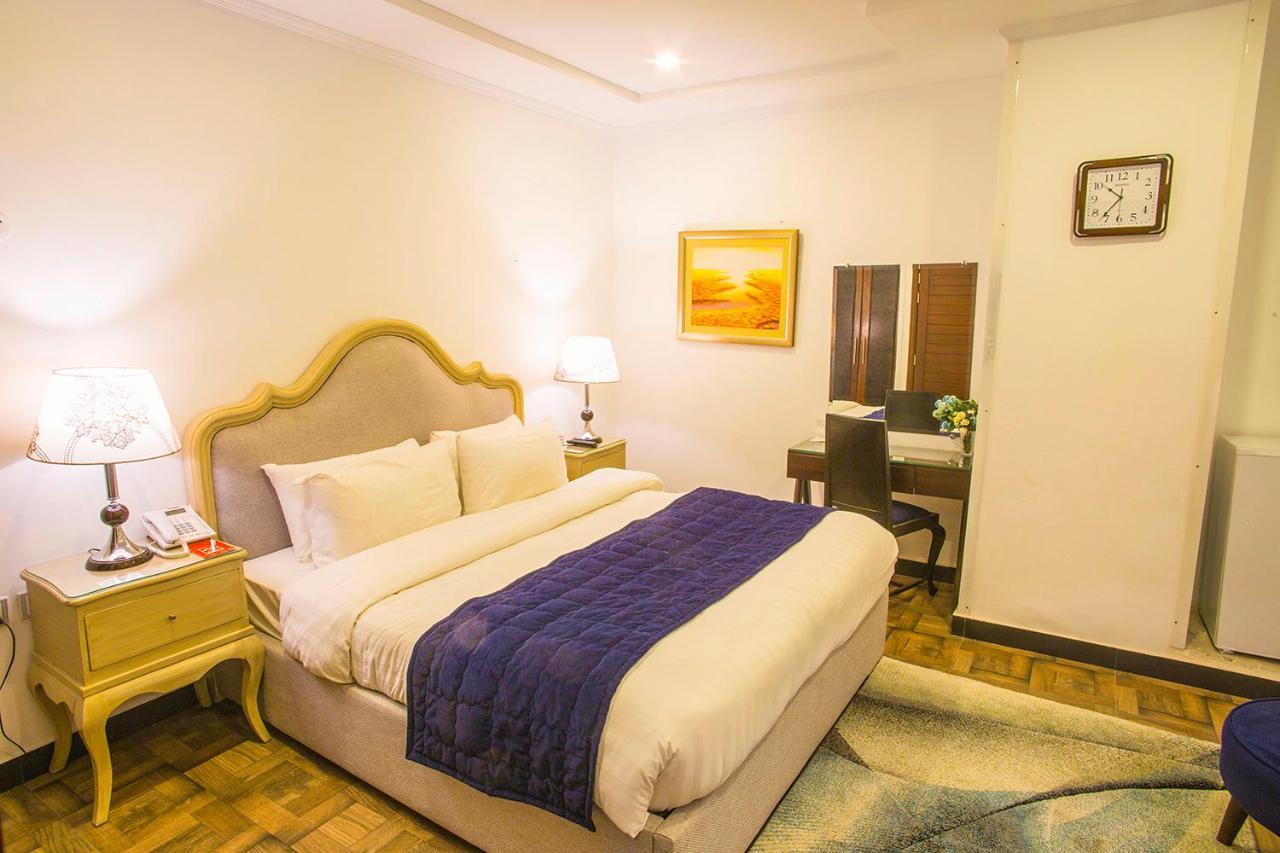 Hotel Oban Lahore Buitenkant foto
