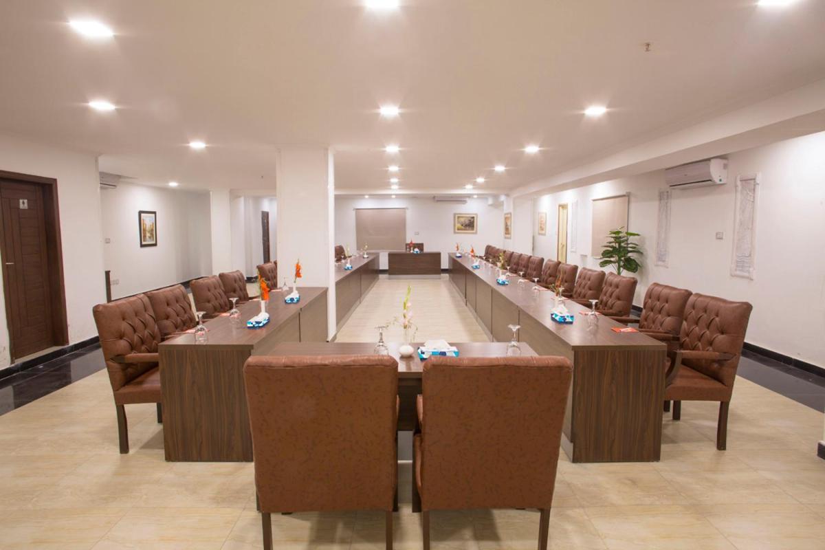 Hotel Oban Lahore Buitenkant foto
