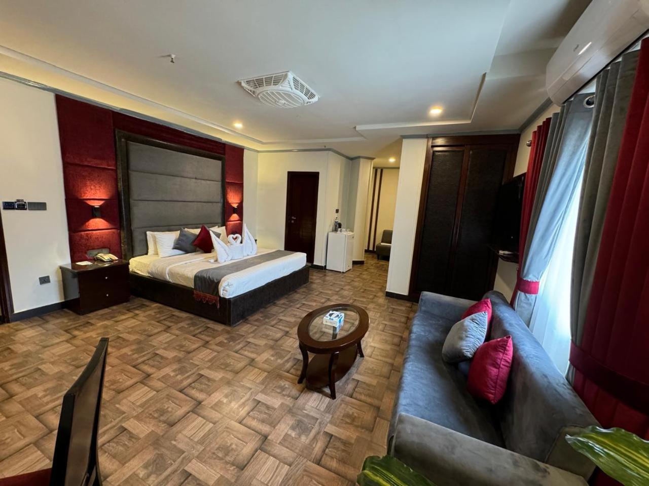 Hotel Oban Lahore Buitenkant foto